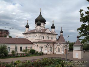 Фото Киева. Покровский женский монастырь. Покровская церковь с жилой пристройкой.