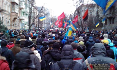 Фото Киева. На улице Институтская, «Марш миллиона». «Евромайдан» 8 декабря 2013 года, около 14:15.
