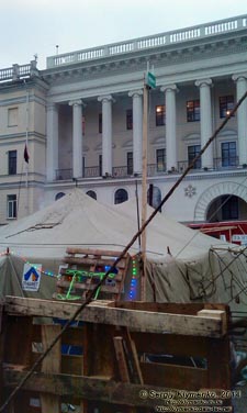 Фото Киева. Площадь Независимости. IT#палатка на «Евромайдане» и точка беспроводного доступа D-Link, 17 января 2014 года, около 16:05.