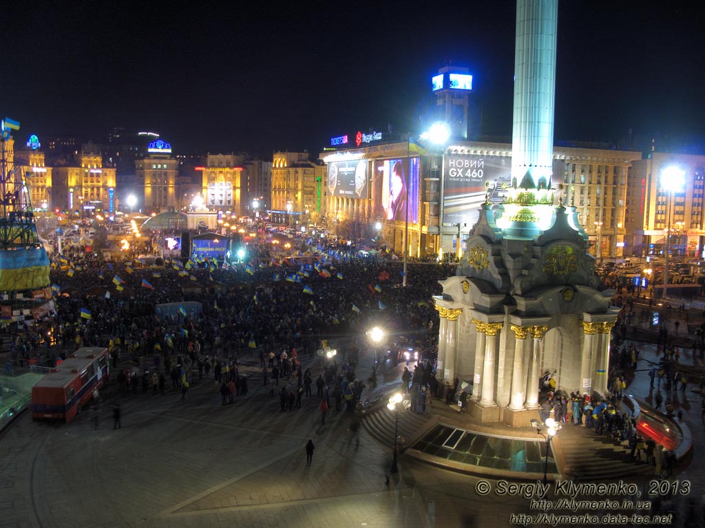 Фото Киева. Площадь Независимости. «Евромайдан» 3 декабря 2013 года, около 19:30.