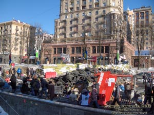 Фото Киева. Крещатик, баррикады возле ЦУМа. «Евромайдан» 2 февраля 2014 года, около 14:15.
