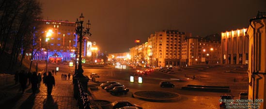 Фото Киева. Европейская площадь и праздничный Крещатик вечером. 2 января 2006 года.