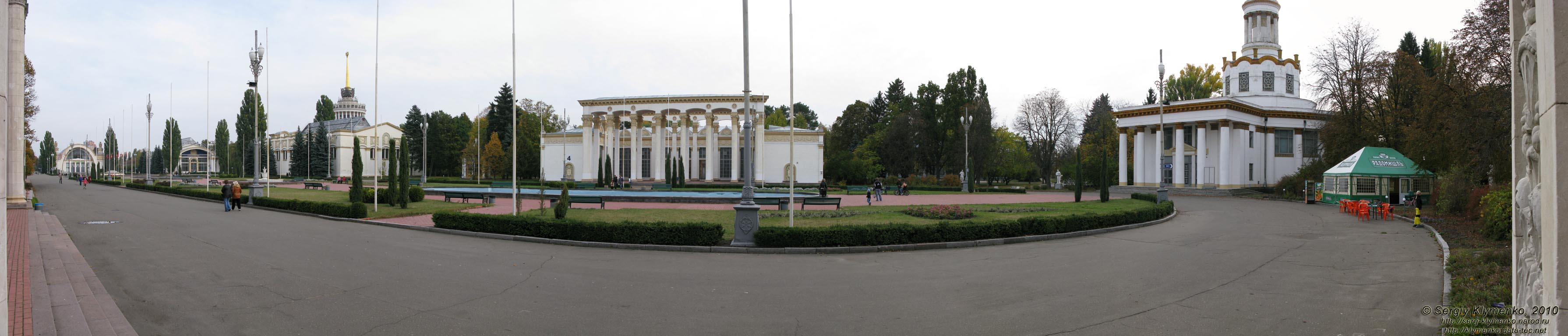 Фото Киева. Национальный комплекс «Экспоцентр Украины». Главная площадь (панорама ~180°).
