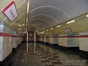 Фото Киева. Станция метро «Сырецкая», подземный вестибюль.