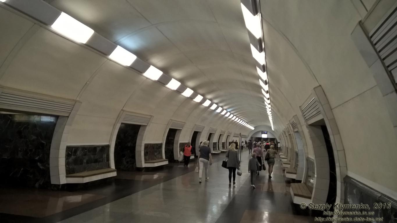 Фото Киева. Станция метро «Дорогожичи», подземный вестибюль.