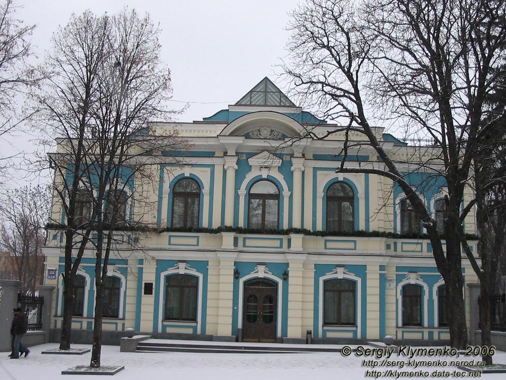 Фото Киева. Здание по адресу ул. Институтская 7, памятник архитектуры 1873 г.