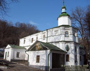 Фото Киева. Трапезная Флоровского (Фроловского) монастыря.