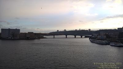 Фото Киева. Подол, вид на новый Гаванский мост со старого Рыбальского вантового моста.