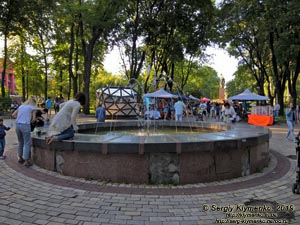 Фото Киева. Один из фонтанов в парке им. Тараса Шевченко.