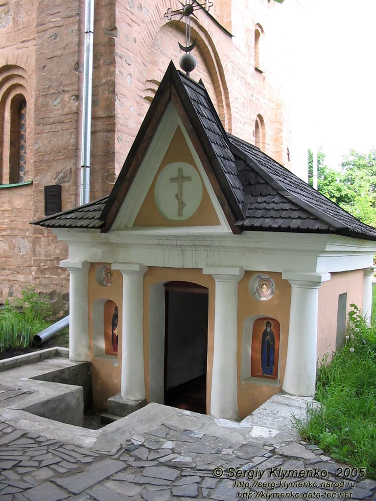 Фото Киева. Выдубицкий монастырь, часовня церкви архистратига Михаила.