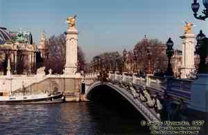 Париж. Мост Александра III; слева - "Grand Palais", справа - "Petit Palais".
