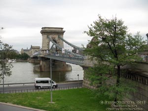 Будапешт (Budapest), Венгрия (Magyarország). Фото. Цепной мост, или мост Сеченьи (Széchenyi lánchíd). Вид от Буды (с правого берега Дуная).
