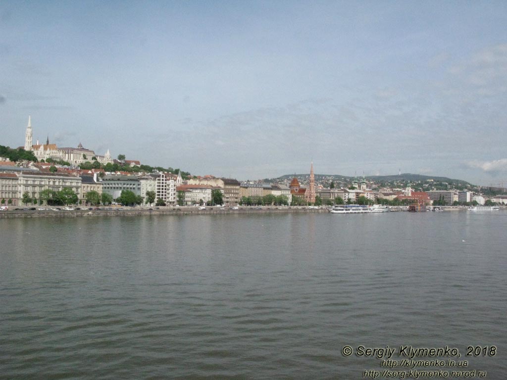 Будапешт (Budapest), Венгрия (Magyarország). Фото. Вид на Буду (правый берег Дуная) с Цепного моста (Széchenyi lánchíd).