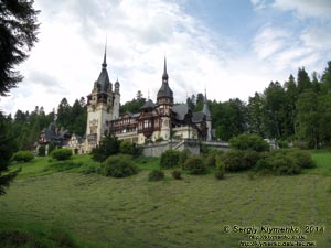 Румыния (România), город Синая (Sinaia). Замок Пелеш (Castelul Peleş). Фото. Общий вид замка.