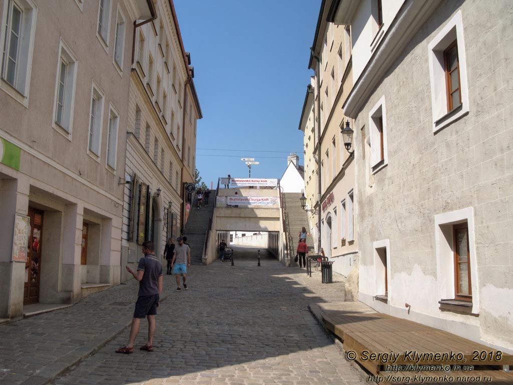 Фото Братиславы (Словакия). Улицами Старого города (Stare Mesto). На улице Klariska.