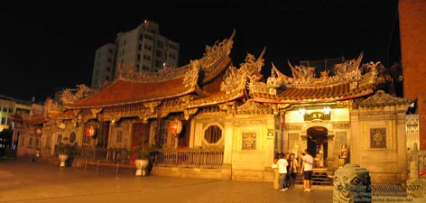 Фото Тайваня (Республика Китай), Тайпей (Тайбэй). Храм Луншань («Гора Дракона»).