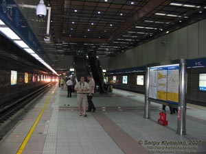 Фото Тайваня (Республика Китай), Тайпей (Тайбэй). Метро: на станции «Longshan Temple».