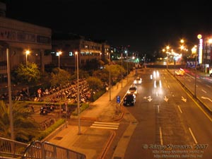 Фото Тайваня (Республика Китай), Тайпей (Тайбэй). «Zhongxiao E. Rd.» невдалеке от станции метро «Kunyang».