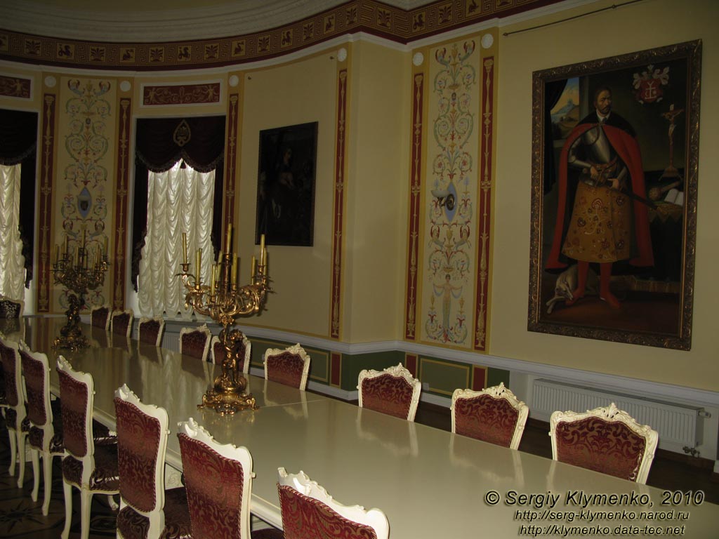 Черниговщина. Батурин. Фото. Дворец Кирилла Разумовского. Второй этаж. Античный зал.