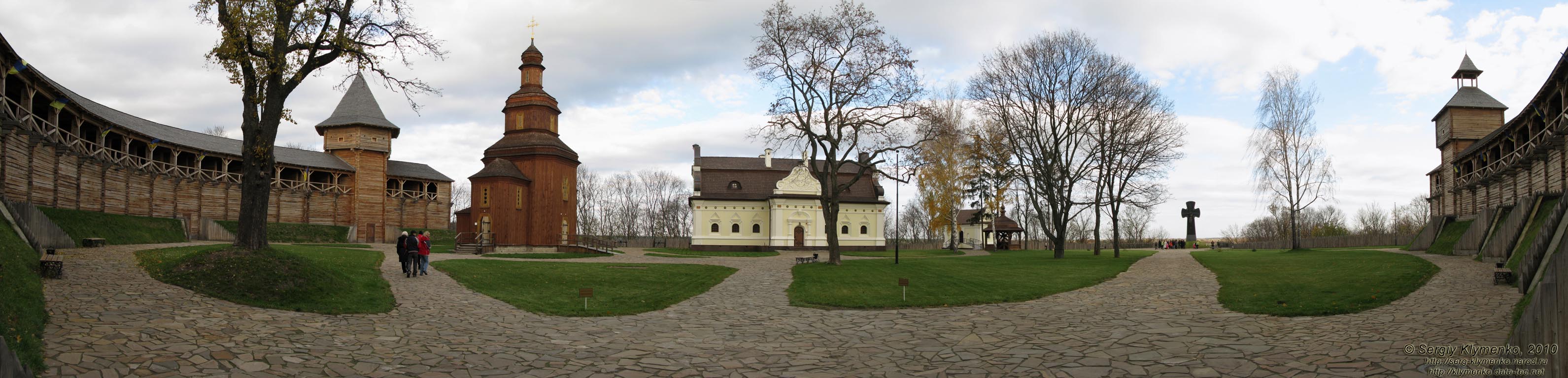 Батуринская цитадель (реконструкция, 2009 год). Вид изнутри (панорама ~180° от главного входа).