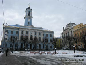 Черновцы. Ратуша, памятник архитектуры 1843-1847 годов.
