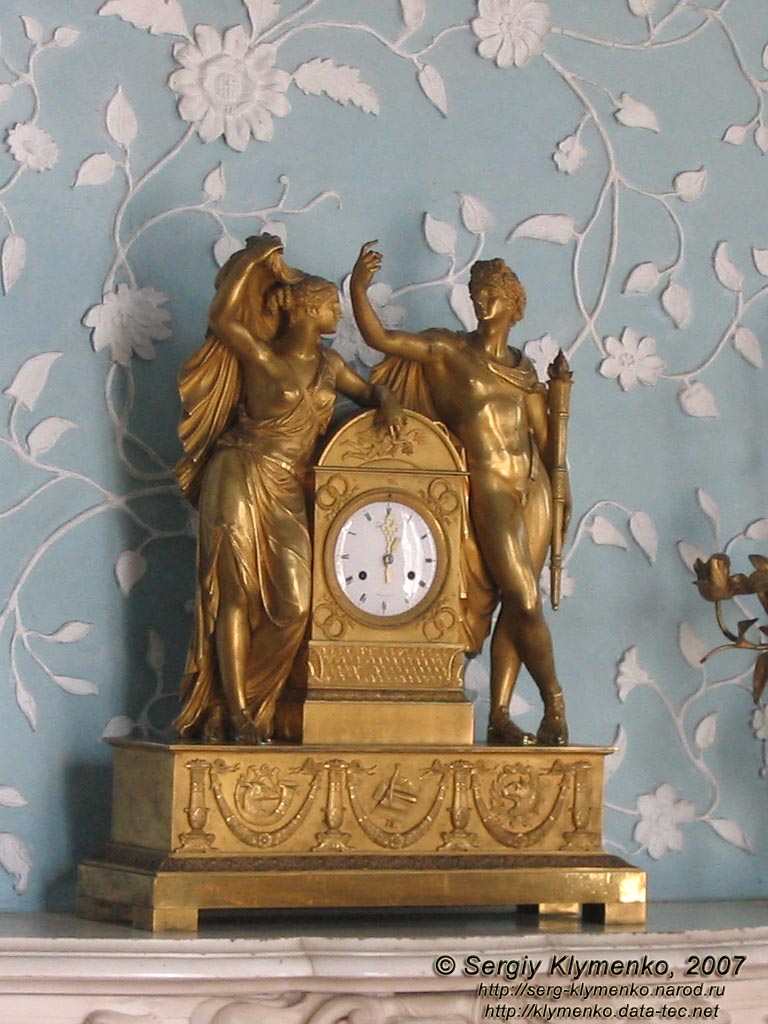 Алупка. Воронцовский дворец. Голубая гостиная. Часы «Диана и Аполлон» (П. Ф. Томир).