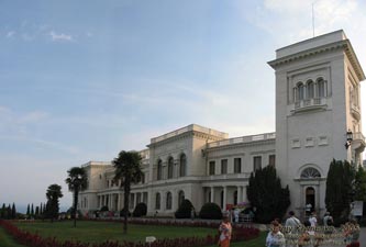 Крым. Ливадийский дворец-музей. Общий вид. Восточный фасад.