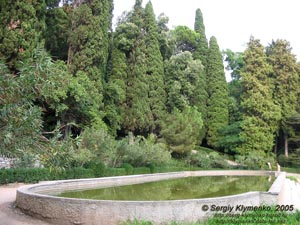 Крым. Никитский ботанический сад, Овальный бассейн.