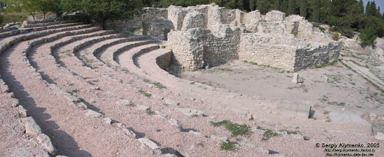 Крым. Херсонес, античный театр и «Храм с ковчегом», вид с юго-запада.