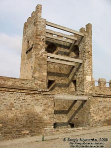 Судак, генуэзская крепость XIV-XV вв. Башня Паскуале Джудиче (1392 год), вид изнутри крепости.