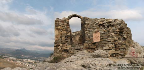 Судак, генуэзская крепость XIV-XV вв. Дозорная («Девичья») башня (Кыз-Куле).