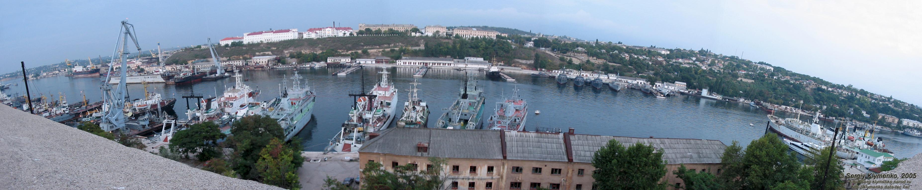 Севастополь. Панорама Южной бухты и Корабельной стороны.
