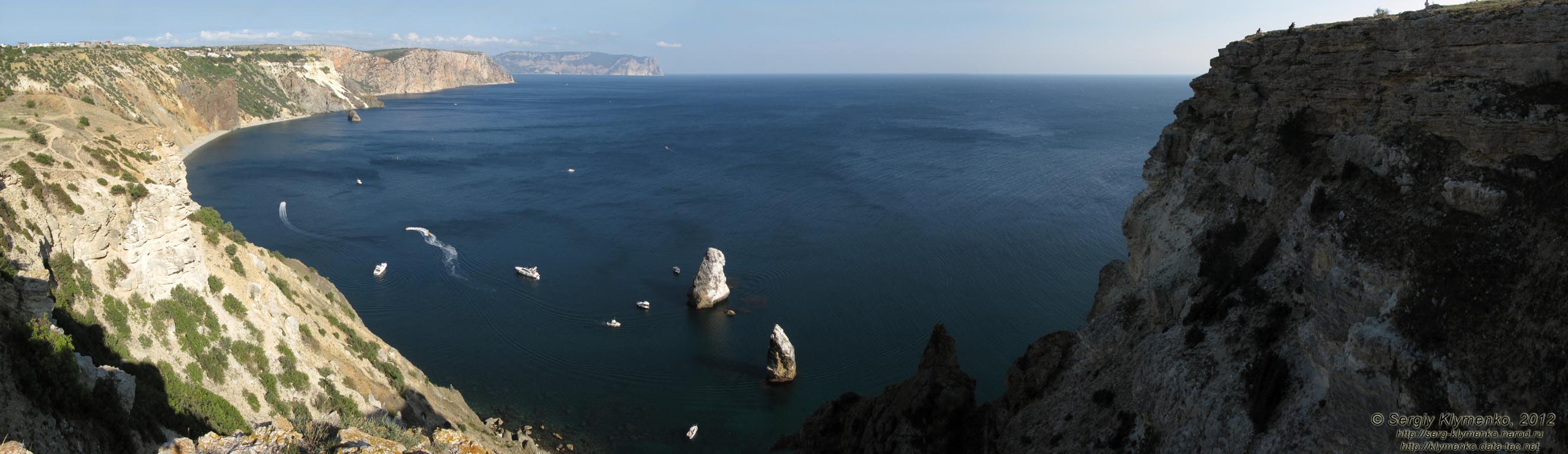 Крым. Фото. Вид на море и побережье с высоты мыса Фиолент. Панорама ~150°.