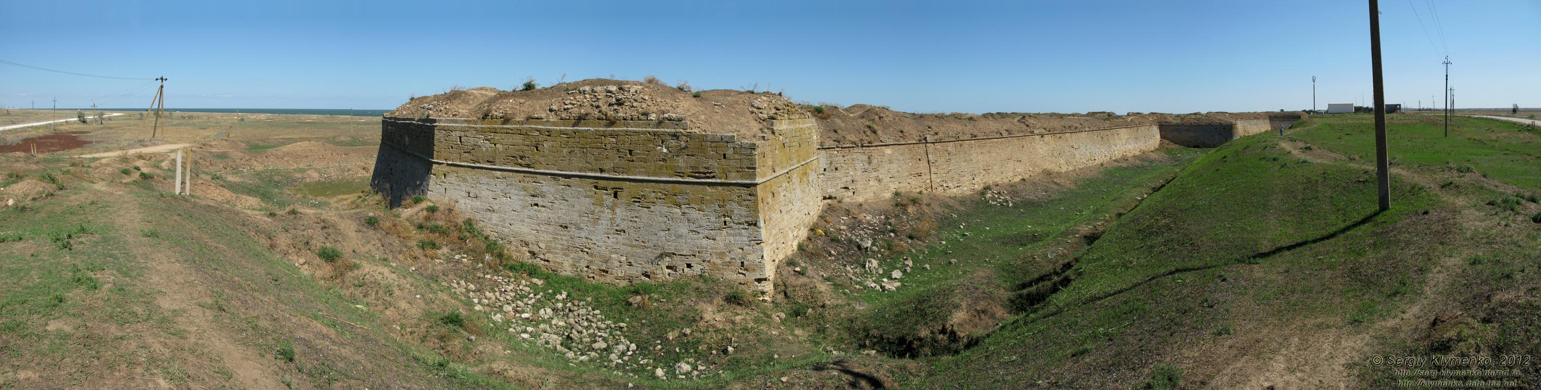 Крым. Фото. Арабатская крепость. Вид с юго-запада. Панорама ~150°.