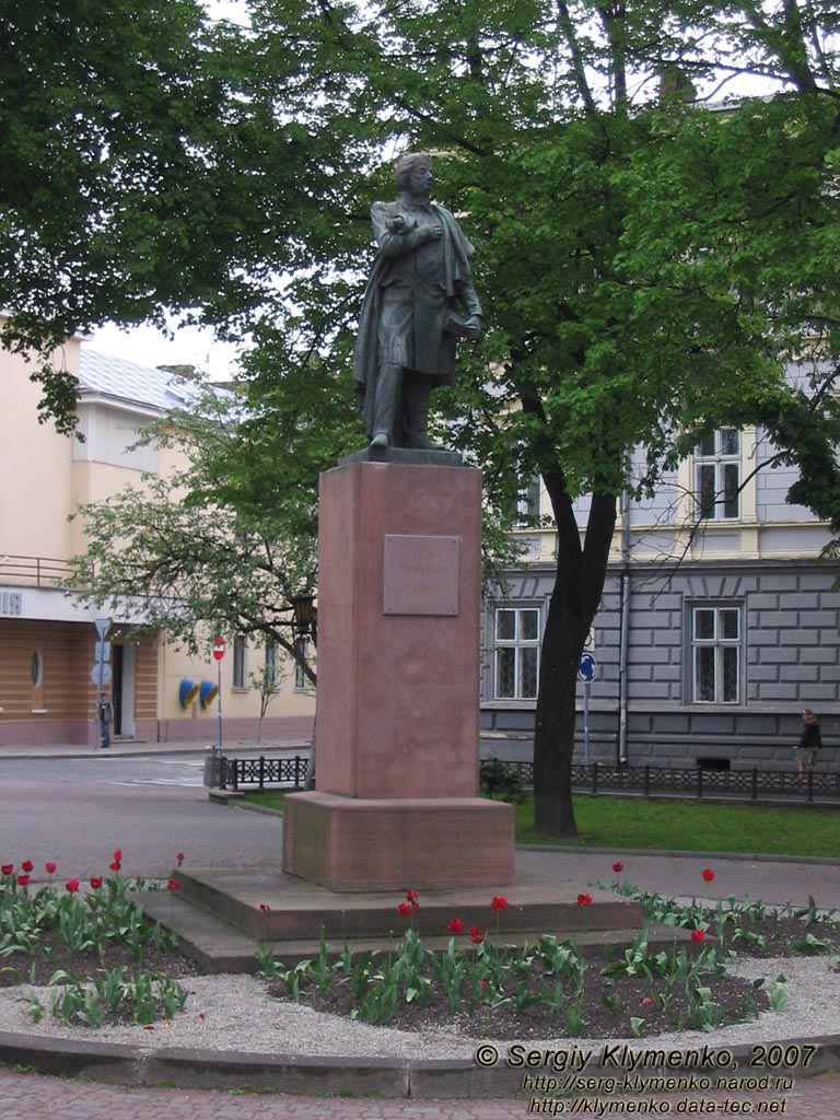 Ивано-Франковск. Памятник Адаму Мицкевичу (1798-1855).