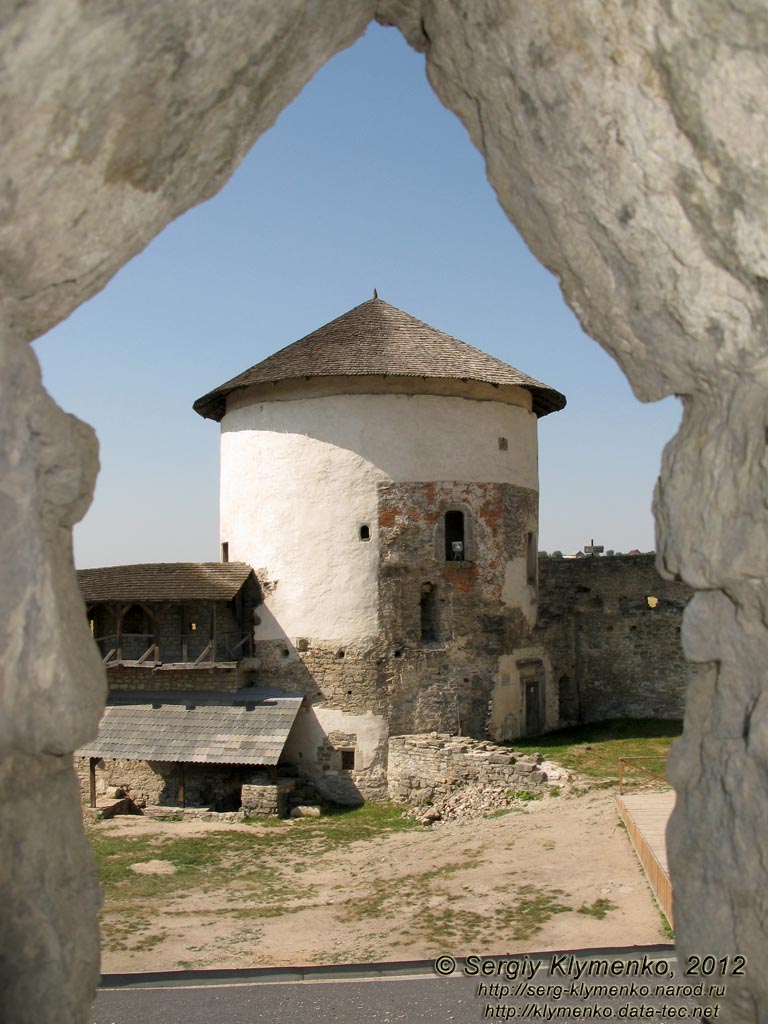 Каменец-Подольский. Фото. Старый Замок. Ляшская (Белая) башня. Вид из галереи в северной крепостной стене.