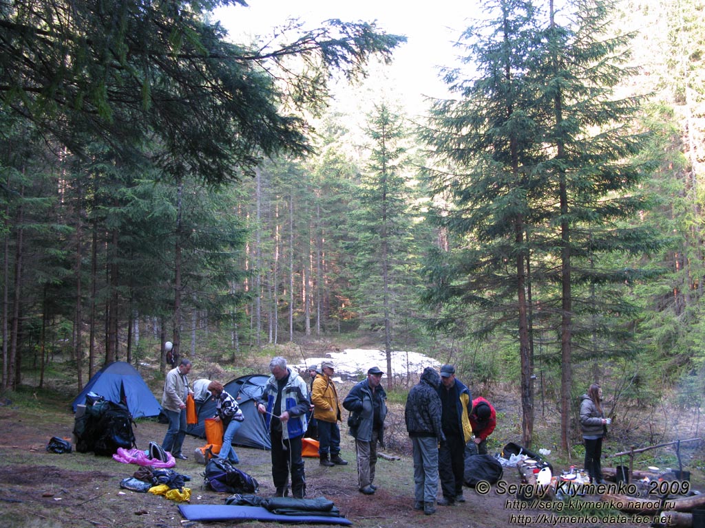 Фото Карпат. Наш однодневный лагерь невдалеке от Говерлы. Около 1100 метров над уровнем моря.