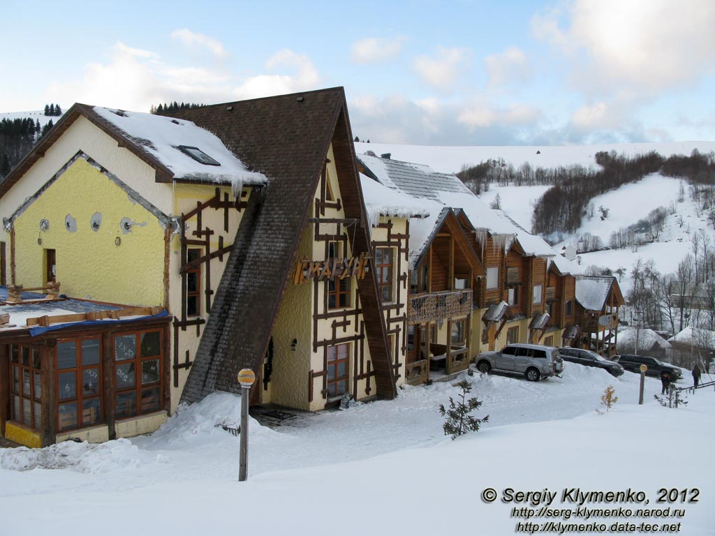 Закарпатская область, горнолыжный курорт Изки. Фото. Ресторан «Магур» и двухэтажный гостиничный комплекс.
