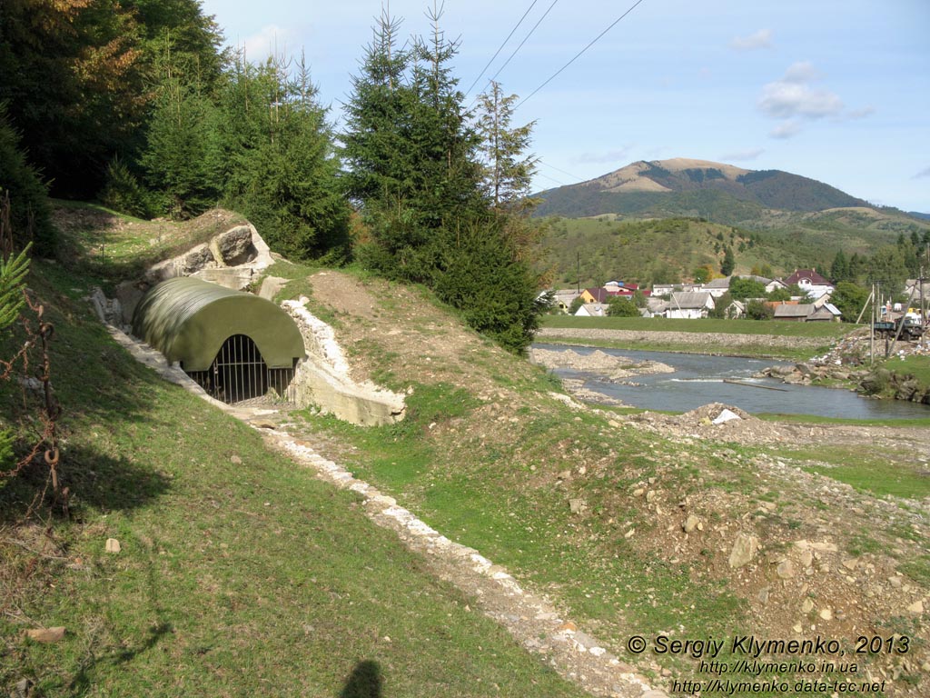 Закарпатская область, Колочава. Фото. «Линия Арпада», караульно-наблюдательный бункер.