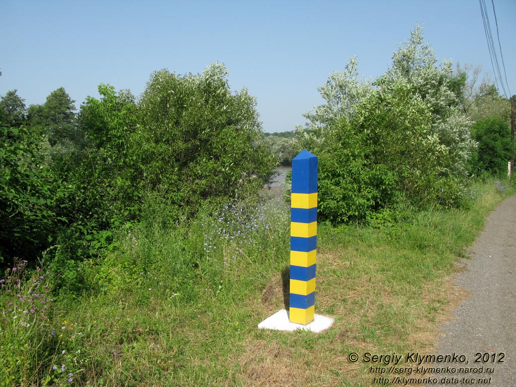 Карпаты. Закарпатская область. Фото. Украинско-румынская граница возле села Луг. За Тисой - Румыния.