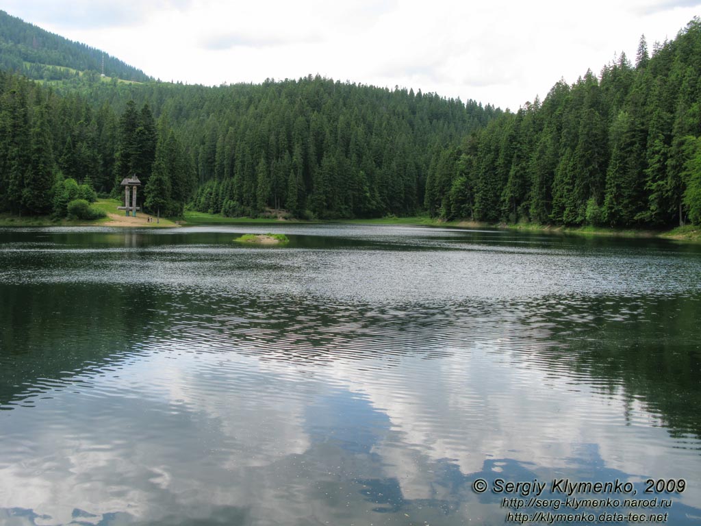 Закарпатская область. Озеро Синевир. Фото.