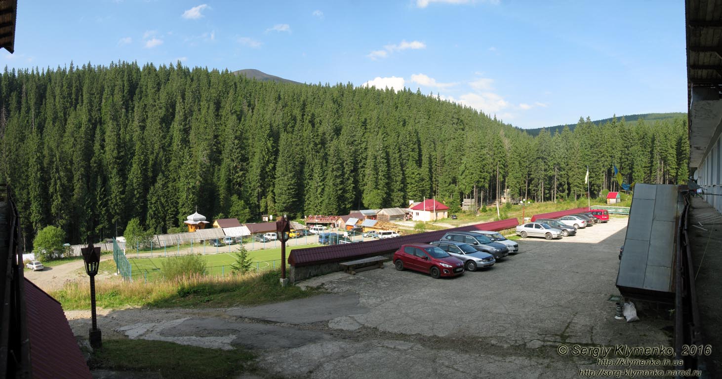 Фото Карпат. Ворохтянская высокогорная учебно-спортивная база «Заросляк». Панорама (~90°) территории базы и окружающих гор.