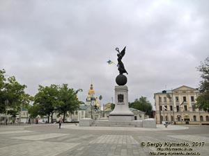 Харьков. Фото. Монумент в честь Независимости украины - «Летящая Украина» (на реконструированной площади Конституции).