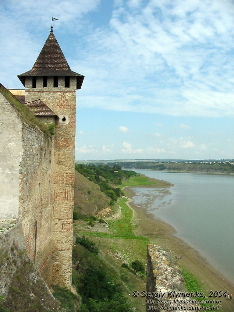 Поділля, Чернівецька область. Хотинська фортеця, вид на Дністер з оборонних стін цитаделі.