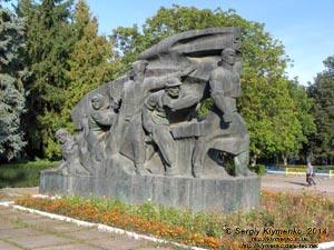 Подолье, Черновицкая область. Фото. Город Хотин, памятник Героям Хотинского восстания в январе 1919 года.