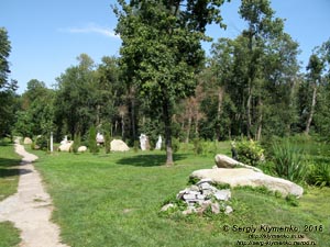 Коростышев (Житомирская область). Фото. В парке бывшего имения Олизаров возле речки Тетерев.