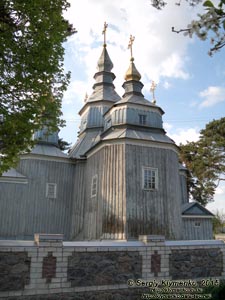 Киевская область. Село Синява. Фото. Деревянная Николаевская церковь, построенная в 1730 году.