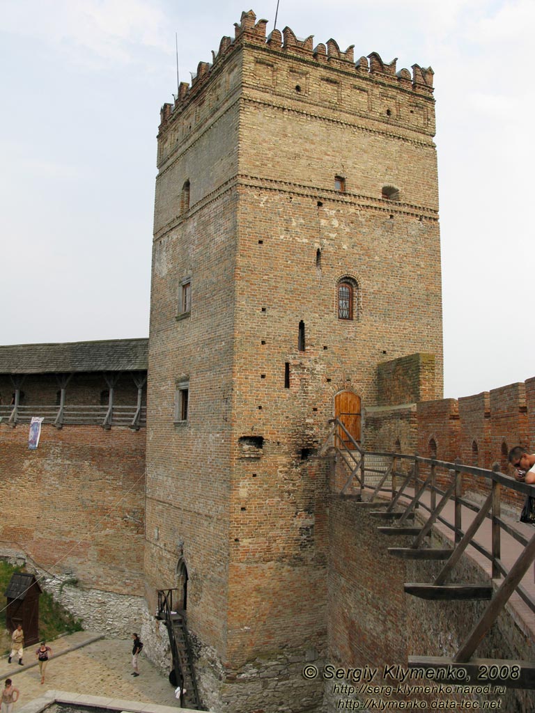 Луцк. Фото. В Верхнем замке. Стырова башня. Вид со стен замка.