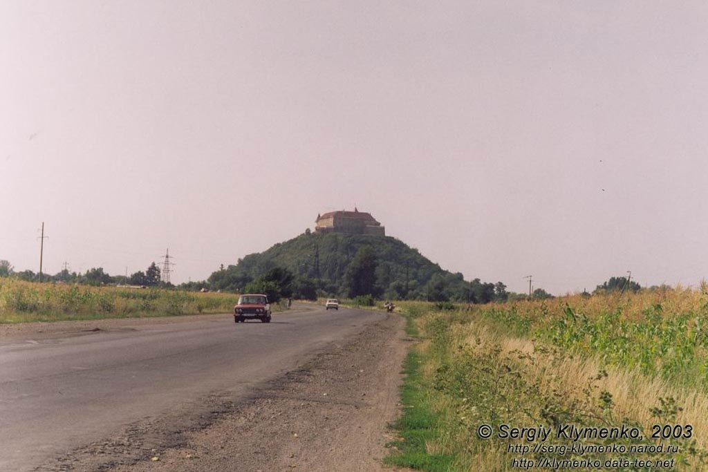Мукачево. Фото. Замковая гора на западной окраине Мукачево.
