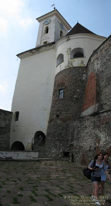Закарпатская область. Мукачево. Фото. Замок «Паланок» (Palanok). Бастионы Верхнего замка, вид со двора Среднего замка.